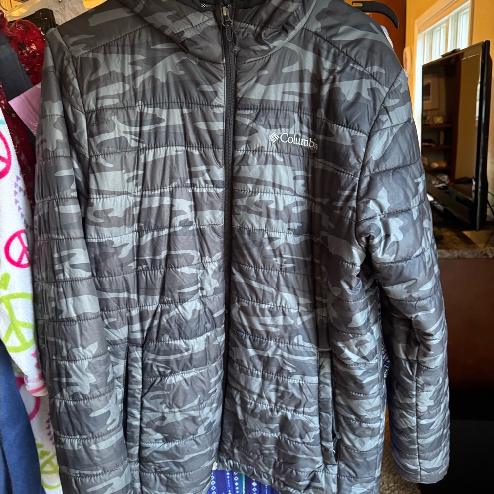 Columbia Women’s Gray Camo Jacket